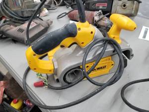 lot 339 image: DeWalt DW432 3x21 Belt Sander