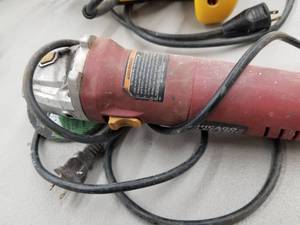 lot 337 image: Chicago Electric 60372 4-12 Angle Grinder