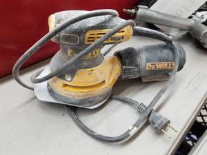 lot 344 image: DeWalt DW6421 Random Orbit Palm Sander