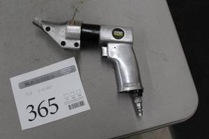 lot 365 image: Central Pneumatic Pistol Grip Air Shears