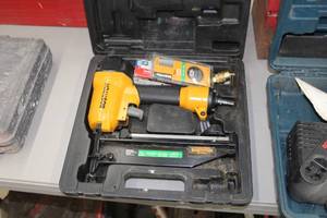 lot 381 image: Bostitch SB-1664FN Air Brad Nailer, Case