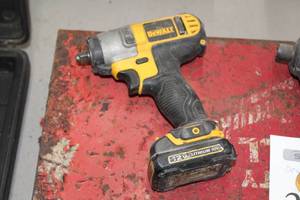 lot 384 image: DeWalt DCF813 12V Impact Wrench, Battery