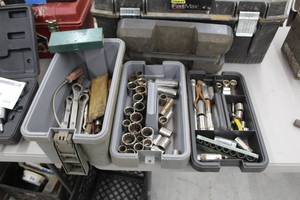 lot 390 image: 19 Plastic Tool Box, Tool Caddy, Ratchet Wrenches, Sockets, Misc. Hand Tools