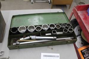lot 393 image: 34 Drive Heavy Duty Socket and Extension Set, Metal Case