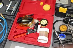 lot 405 image: Lisle Vacuum Testing Kit, Plastic Case 73000