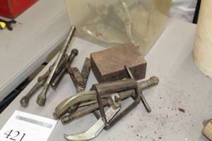 lot 421 image: Assorted Pullers