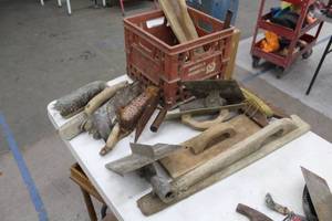 lot 428 image: Masonry Tools, Plastic Crate