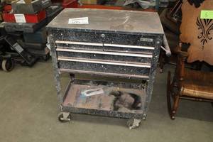 lot 309 image: US General Rolling Tool Box Workstation