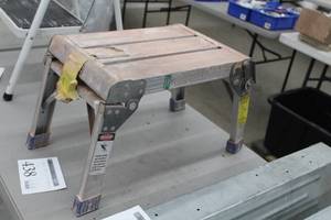 lot 438 image: Aluminum Step Up