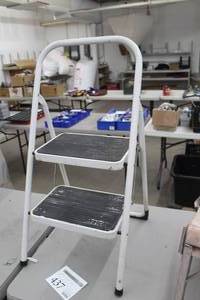 lot 437 image: Trican Metal Step Ladder 2-step