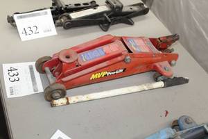 lot 433 image: MVP Pro-Lift F-365 2-Ton Hydraulic Floor Jack