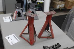 lot 431 image: Lot of (2) Jack Stands