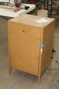 lot 457 image: Metal Cabinet 1-drawer1-door