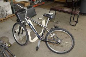 lot 479 image: Diamondback Wildwood 22 Mens Trail Bike with 16 Silver Frame