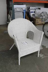 lot 463 image: Wicker Patio Chair