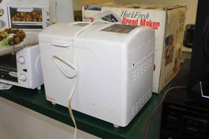lot 475 image: Sunbeam Hot & Fresh Bread Maker (in original box)