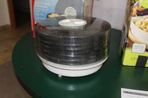 lot 478 image: Magic Chef Electric Food Dehydrator (in original box)