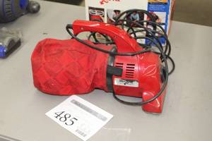 lot 485 image: Royal 103 Dirt Devil Hand Vacuum