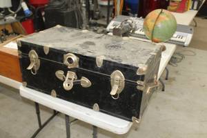lot 501 image: Metal Trunk