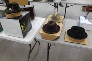 lot 515 image: Lot of (4) Mens Stylish Hats