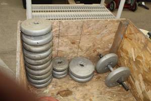 lot 521 image: Lot of (17) Free Weights, Dumbbell Bar - 14.3# Weights (x4), 8.8# Weights (x10), 4.4# Weights (x3)