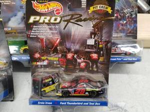 lot 622 image: Lot of (5) Hot Wheels Pit Crew 1999 NASCAR Stock Car and Toolbox 164 Scale Die-Cast Metal Replica Adult Collectible (In Original Packaging)