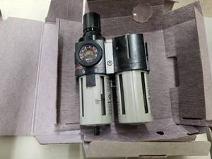 lot 532 image: Ingersoll Rand 12 NPT (F) Air Line Piggyback RegulatorFilter  Lubricator (in original box)