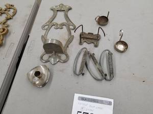 lot 579 image: Lot of (8) Vintage Home Dcor