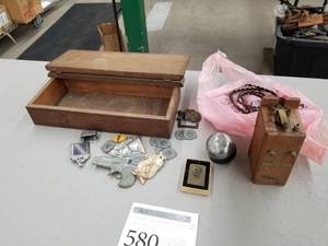 lot 580 image: Vintage Wood Keepsake Box, Vintage Dcor