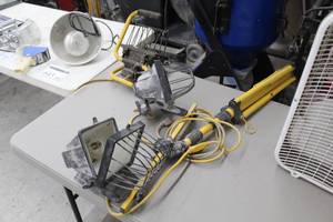 lot 642 image: Lot of (2) Shop work Lights