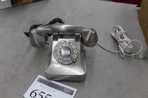 lot 655 image: Retro Dial Phone