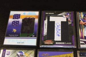 lot 27 image: Minnesota Vikings Relic & Autograph Card Lot  7 Different Cards