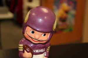 lot 33 image: Vintage 1960s Minnesota Vikings Gold Base #00 Bobblehead Defect