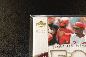 lot 40 image: 2006 Exquisite Collection 500 Home Runs Ken Griffey Jr. Jersey Relic 325  Only 25 Exist