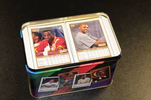lot 52 image: 1990-91 Skybox Basketball Complete Set  423 Cards wTin