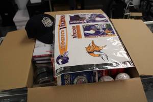 lot 72 image: Large Novelty & Collectibles Resale Lot  45 Items