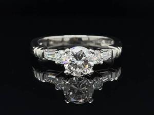 Exquisite 1.04ctw Round Diamond Baguette Scalloped Estate Ring in Platinum