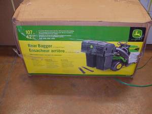 JOHN DEERE 100 SERIES 42 BAGGER (SKU 760)