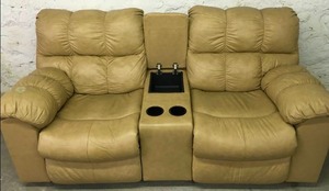 lot 9 image: Tan Leather Reclining Sofa