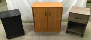 lot 33 image: 2 Night Stands & Cabinet