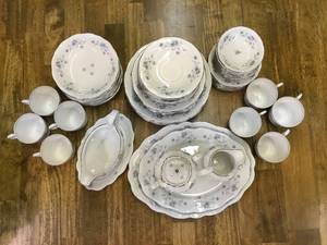 lot 38 image: Set of Fine Bavarian China, Johann Havland, 63 pieces