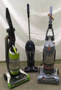 lot 40 image: Vacuums
