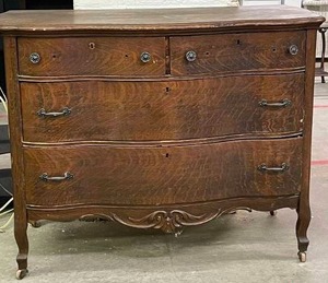 lot 31 image: Antique Dresser & Detached Mirror