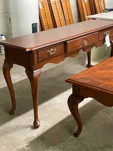 lot 3 image: Sofa Table & Coffee Table