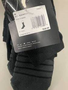 lot 19 image: 6 Pair Nike Everyday Max Cushioned Crew Adult Black Socks.