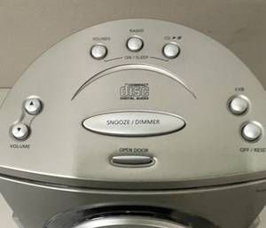 lot 35 image: Timex Sound Machine w Alarm Clock Radio and CD Player