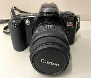 lot 3 image: Canon EOS Rebel XS Camera w Zoom Lens and Case