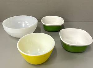 lot 72 image: Lot of Pyrex and Corning Ware Bowls 