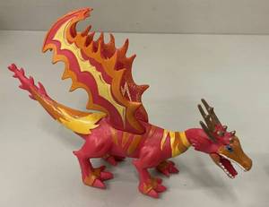 lot 81 image: SDE Shantou Dragons Figures 