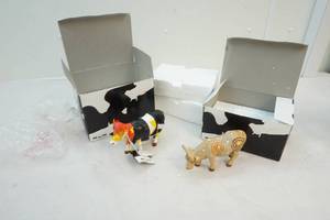 lot 30 image: cow figurines